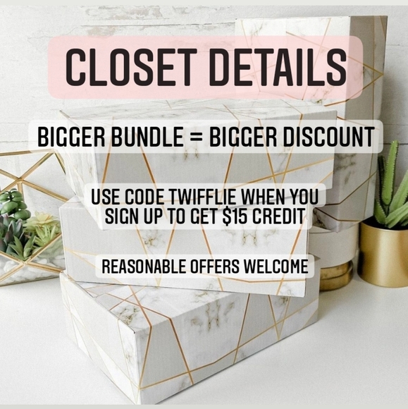 Closet Details - Picture 1 of 4